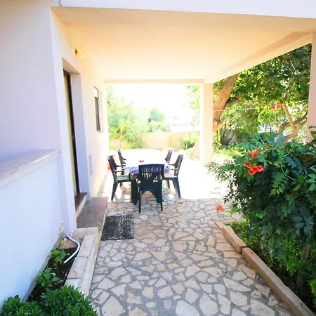 Dubravka Apartment Dinjiska